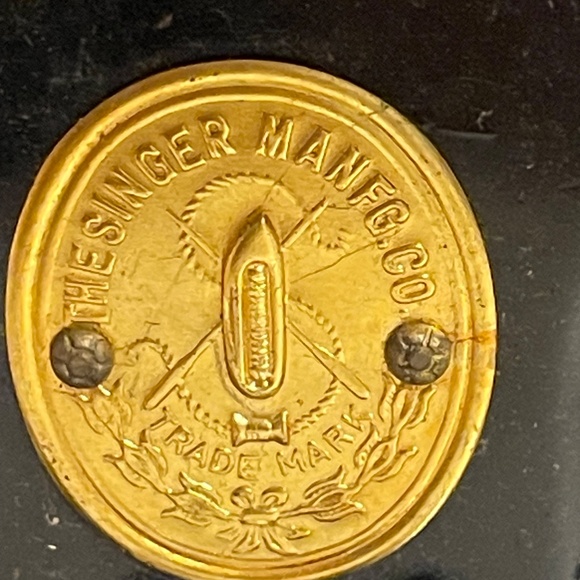 Vintage 1950s Singer Child’s Sewing Machine Model No. 20 w/ Original Box & Clamp - Picture 3 of 10